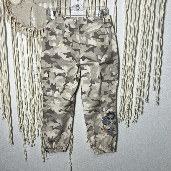 Sundance Vivant Cream Taupe Camo Print Floral Embroidered Jogger Pant Size P/4 - Picture 9 of 16